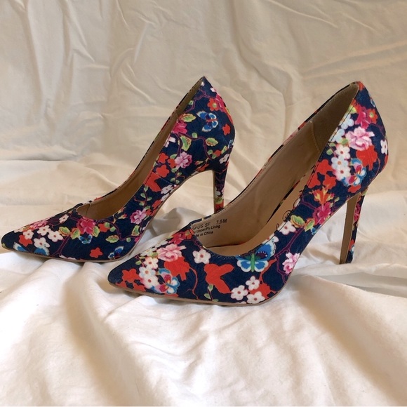 PENNY LOVES KENNY Floral Pumps (US 7.5M) - Picture 4 of 13